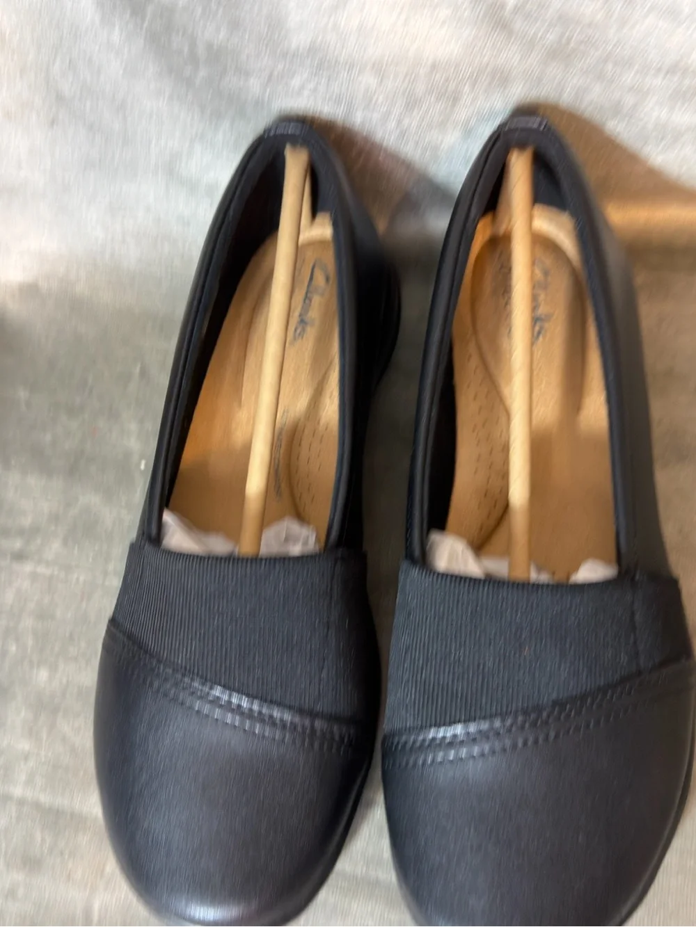 Clarks Kaetlyn Rhea Black Leather Slip-On Flats. Women's Size 7.5 Wide NEW